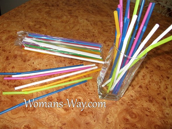 Трубочки для коктейлей из разноцветного пластика