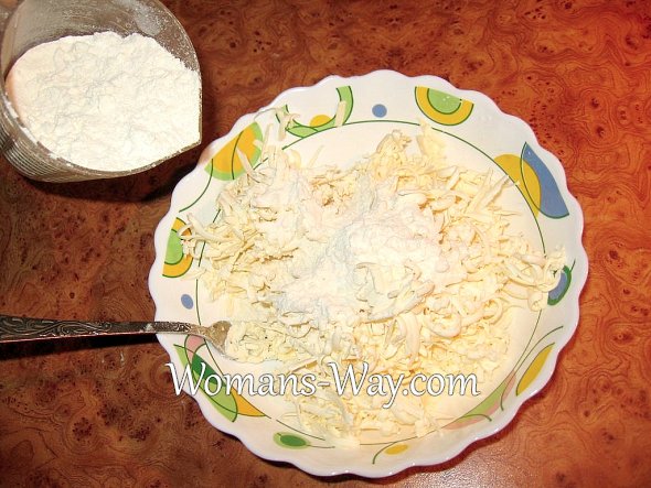 muku dobavlyaem v predvaritelno potertiy margarin