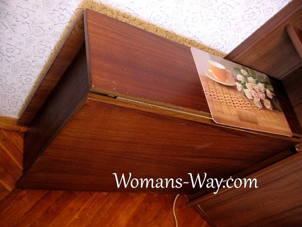Складной деревянный стол в собранном виде