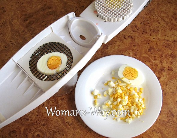 Еще один способ измельчить яйцо быстро в овощерезке