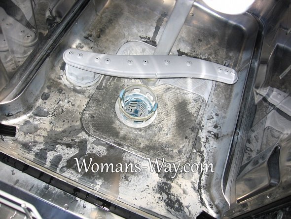Налет извести на внутренней поверхности посудомоечной машины