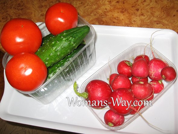 Хранить овощи и фрукты в холодильнике луче всего в контейнерах из пластика