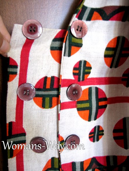 Вставка из ткани с дизайнерскими пуговицами для увеличения размера платья