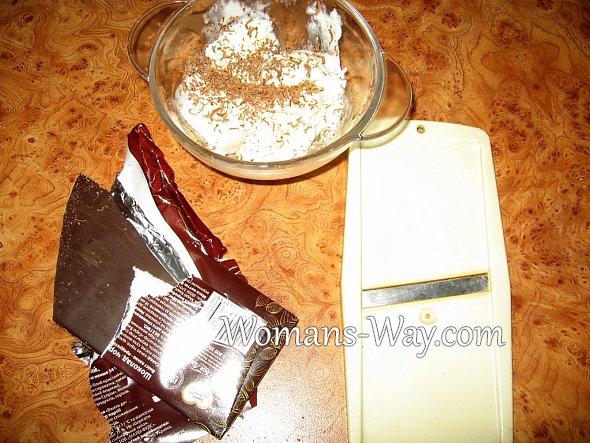 Кухонная шинковка для измельчения шоколада и белое мороженое