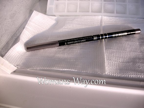 Мягкий косметический карандаш для подводки глаз в морозильной камере