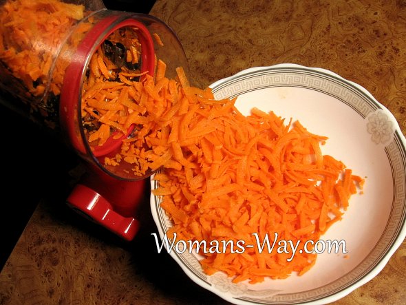 Тертая на крупную терку морковь