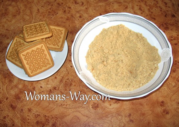 Измельчаем печенье в блендере для изготовления пирожного Картошка