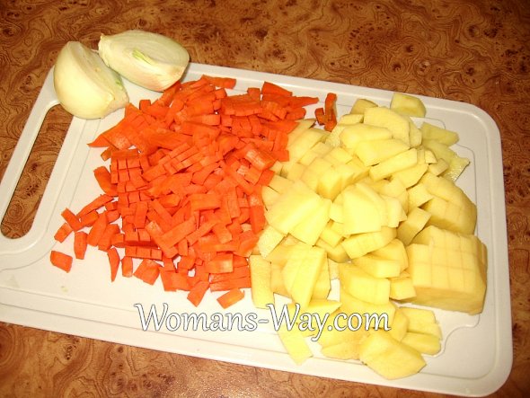 Овощи нарезанные для приготовления капустняка
