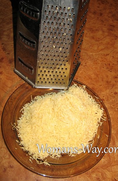 Сыр трем на мелкую терку