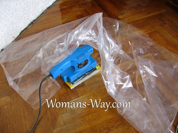 Полиэтиленовое покрытие для защиты пола от пыли во время ремонта паркета шлиф машинкой