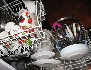Как вымыть посуду в посудомоечной машине правильно
